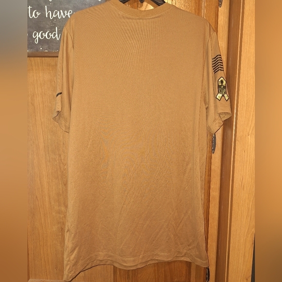 Nike Dri-fit Official NFL Cleveland Browns Brown T-Shirt In A Mens Large. NWT - Picture 12 of 12